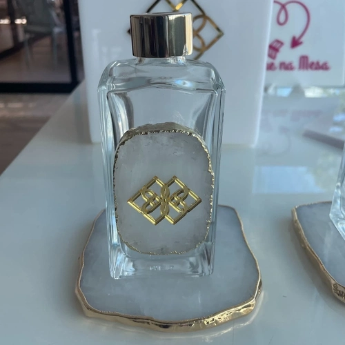 vidro difusor com logo em pedra natural - Logo alto relevo inicial ou desenho