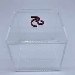 Caixa Cubo - Logo alto relevo inicial ou desenho