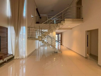 Casa à venda no Alphaville Londrina 2 com 240m², 3 suítes, piscina e área gourmet em condomínio fechado de alto padrão