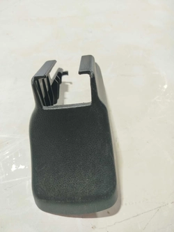 Acabamento trilho banco dianteiro direito Honda HRV 2016 (ID:1581)