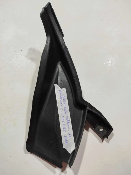 Acabamento moldura do parabrisa lado esquerdo Fiat Toro 2022 (ID:336)