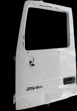 Porta D/mb Actos 2546 Lado Esquerdo 2010/2020 (id:14750)