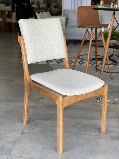 Cadeira Ariella no Linho Madeira Cinamomo