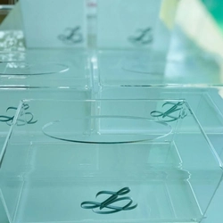 Caixa Luvas/Papel/máscara Cristal - Logo alto relevo inicial ou desenho