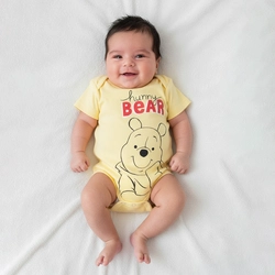 Body Manga Curta Estampado Ursinho Pooh Hunny Bear Unissex - Bygus