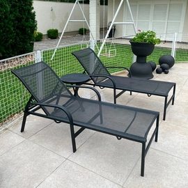 Kit com 2 Espreguiçadeiras  em Tela Sling e 1 mesinha de centro Caribe com pintura em Alumínio Epóxi Caribe