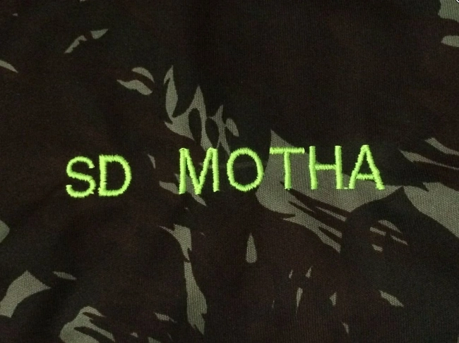 Bordado de nome em camiseta (Do Cliente)