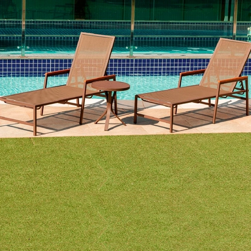 Kit com 2 Espreguiçadeiras  com madeira em Tela Sling e 1 mesinha de centro Caribe com pintura em Alumínio Epóxi Caribe