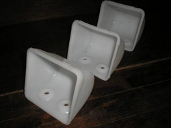 CANECAS DE PLASTICO P/CORREIA TRANSPORTADORA 12CMT X 11,5CMT X 8CMT. MOD.03