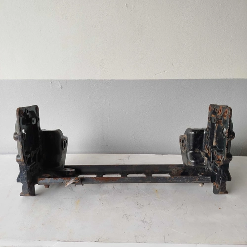 Travessa frontal ponta chassi suporte mola volvo VM 270 330 (ID:8660)