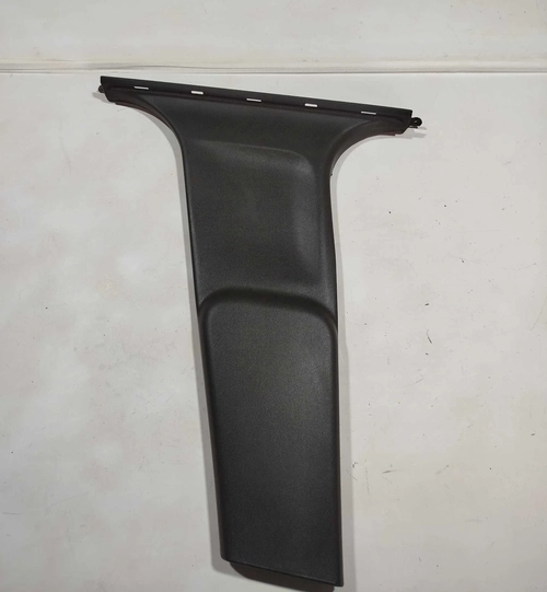 Acabamento inferior cinto lateral esquerda Fiat Punto 2013 (ID:604)