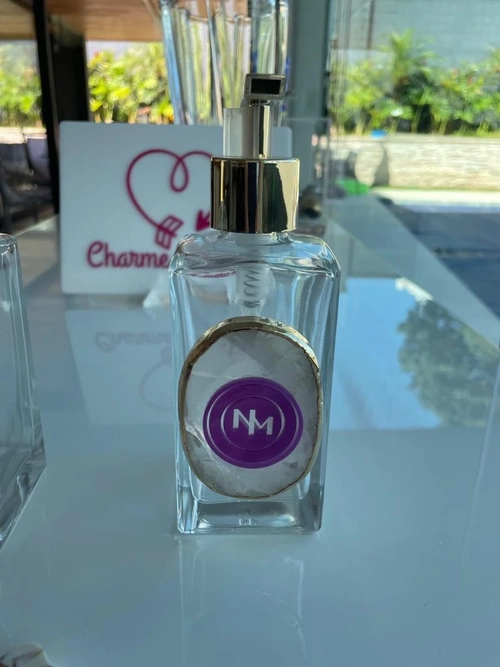 Vidro com valvula e logo em pedra natural - Logo alto relevo inicial ou desenho