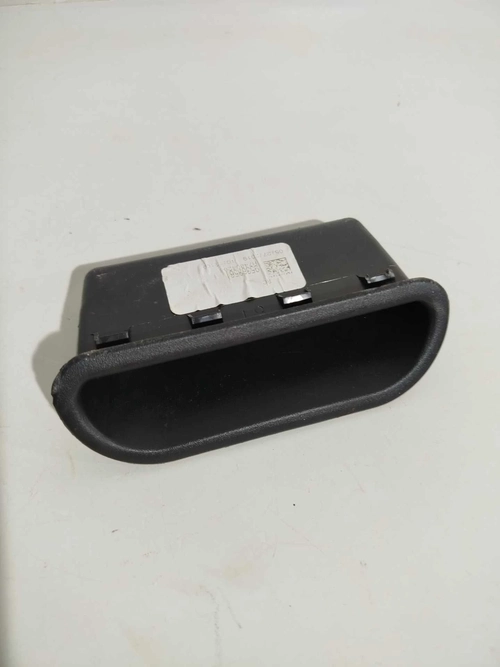 ACABAMENTO DO PUXADOR DO PORTA MALAS CHEVROLET TRACKER 1.4 2019 (ID:18753)