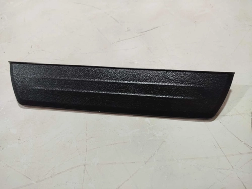 Soleira traseira esquerda Toyota Hilux 16/20 (ID:1481)