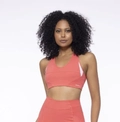 TOP AURORA DI PAULA – CORAL COM DETALHE EM BRANCO, BOJO REMOVÍVEL E ESTILO FITNESS
