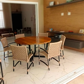 Jogo de Jantar Dourados 6 Lugares com Base de Mesa em X em Alumínio Epóxi