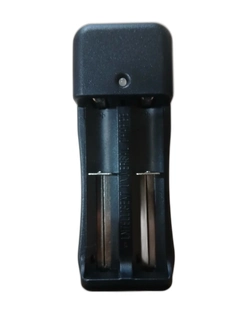 Carregador de Pilhas/baterias Universal 3.7V - Genérica (U)