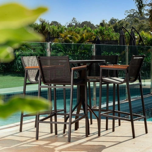 Conjunto de Bistrô  4 banquetas com madeira em tela sling  Alumínio Epóxi Caribe