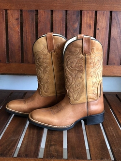 Bota Country Masculina em Couro Tamanhos 38,39,40,42