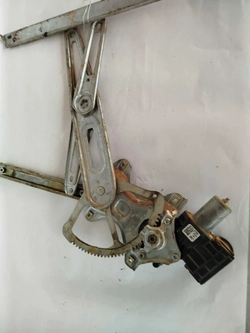 MAQUINA DE VIDRO DIANTEIRO HILUX 2017 LD (ID:8567)