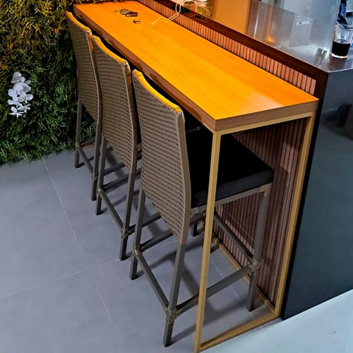 Banqueta em Fibra Sintética e Alumínio  Estofada Dourados (kit 3peças)