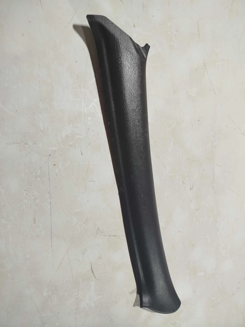 Acabamento interno coluna LE parabrisa L200 2008/12 (ID:1584)