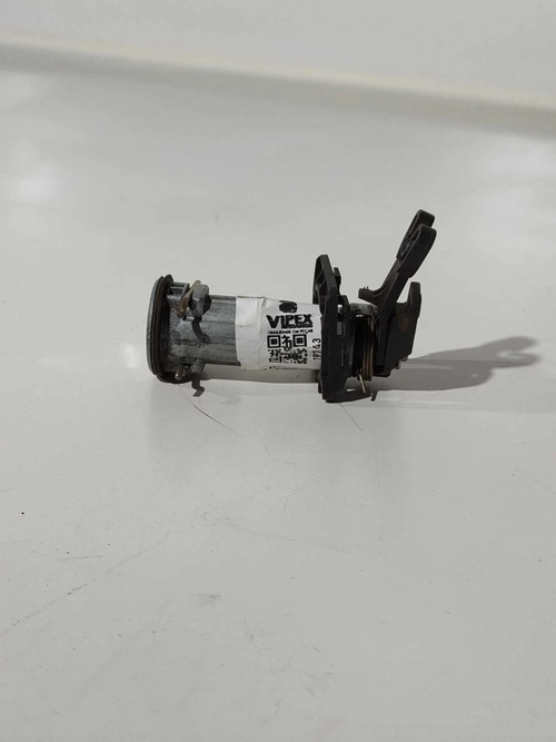 MIOLO FECHADURA PORTA MALA CHEVROLET ONIX 1.0MT LT 2016 (Id:19743)