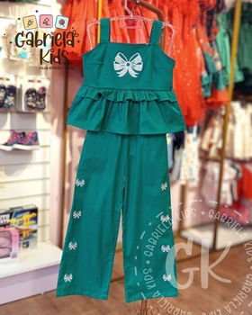 Conjunto Verde com laço de brilhos