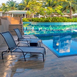 kit Espreguiçadeira Maragogi Fibra Sintética e Mesa de Centro Porto Belo