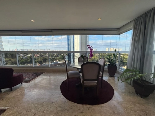 Apartamento no Ed La Torre, 4 suítes, 333m², Bela Suiça, Londrina