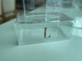 Caixa Luvas/Papel/máscara Cristal - Logo alto relevo inicial ou desenho