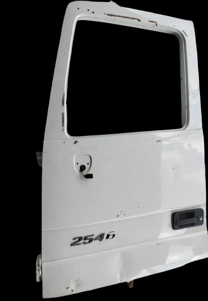 Porta D/mb Actos 2546 Lado Esquerdo 2010/2020 (id:14750)