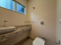 Casa à venda no Alphaville Londrina 2 com 240m², 3 suítes, piscina e área gourmet em condomínio fechado de alto padrão