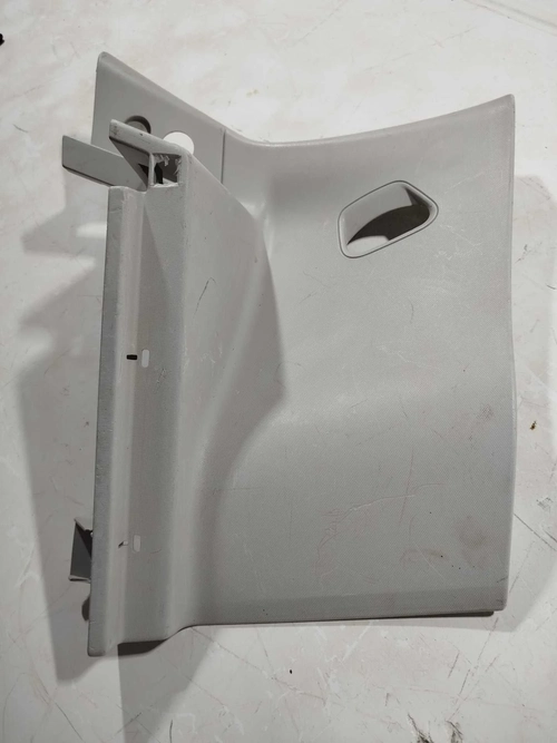 Acabamento tampão bagagito direito novo Uno Fiat  (ID:1666)