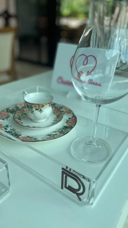 Bandeja M - Logo alto relevo inicial ou desenho