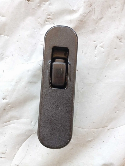 Botão Vidro C/ Moldura Dian. Esq. Mitsubishi Pajero 2008/2018 (ID:18262)