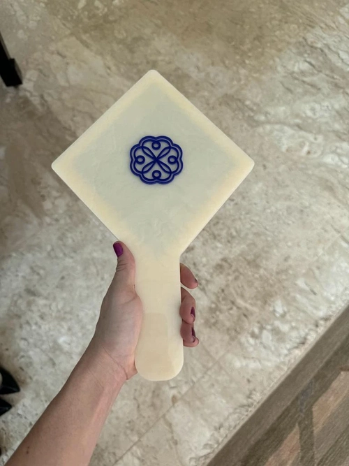 Espelho Pérola-  Logo alto relevo inicial ou desenho