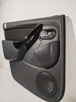 FORRO PORTA TRASEIRA C/BOTÃO VIDRO LE OROCH DYN 1.6 SCE 2022 (Id:7462)