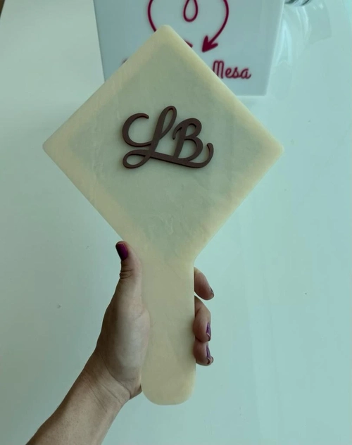 Espelho Pérola-  Logo alto relevo inicial ou desenho