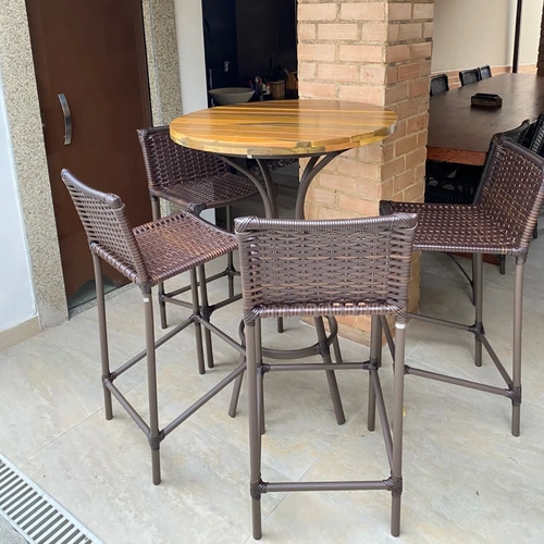 Conjunto Mesa Bistrô Madeira 4 Banquetas Fibra e Alumínio Epóxi Maringá