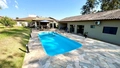 Casa à venda no Cond. Estância SANTA PAULA c/ 250m² construção, 4 dorm. (2 suítes) churrasqueira, piscina, terreno de 1.708m² com pomar e campo de futebol