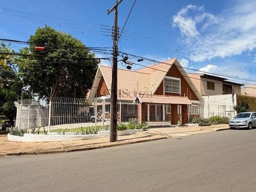 Casa à venda em Londrina, Campo Belo, com 5 quartos, com 260 m²