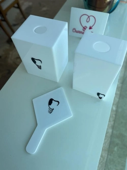 Caixa para enxaguante bucal - Logo alto relevo inicial ou desenho