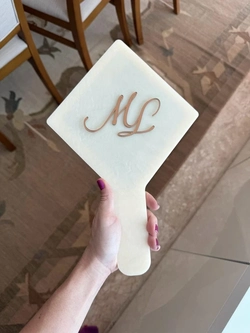 Espelho Pérola-  Logo alto relevo inicial ou desenho