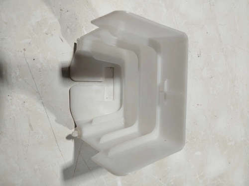 Acabamento capa cinto tras Toyota Hilux 2020 (ID:1544)