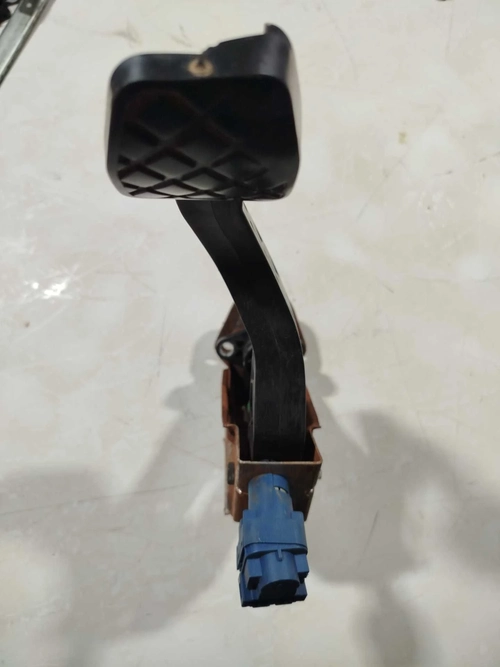 Pedal embreagem VW fox 2009 (ID:1421)