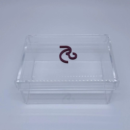 Caixa P tampa removível - Logo alto relevo inicial ou desenho