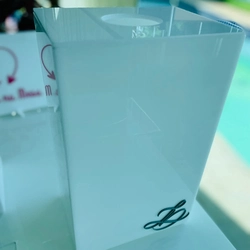 Caixa para enxaguante bucal - Logo alto relevo inicial ou desenho