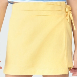 Shorts Saia Recorte e Amarração Amarelo Hering - Feminino