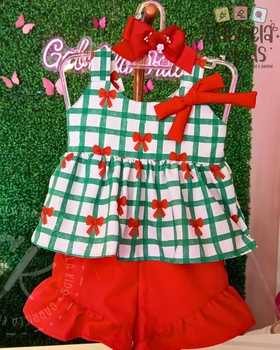 conjunto verde com laços